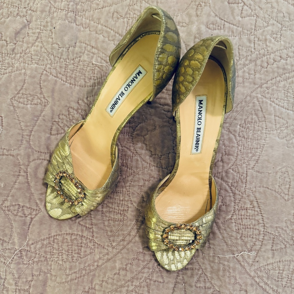 Manolo Blahnik Gold Heels Elegant Design - Picture 6 of 6